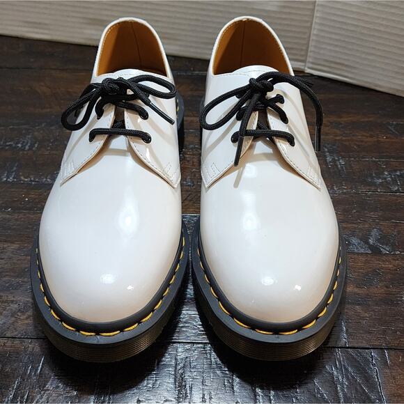 Dr. MARTENS 91461 WOMEN'S White PATENT LEATHER OXFORD SHOES size 10 - Picture 2 of 11